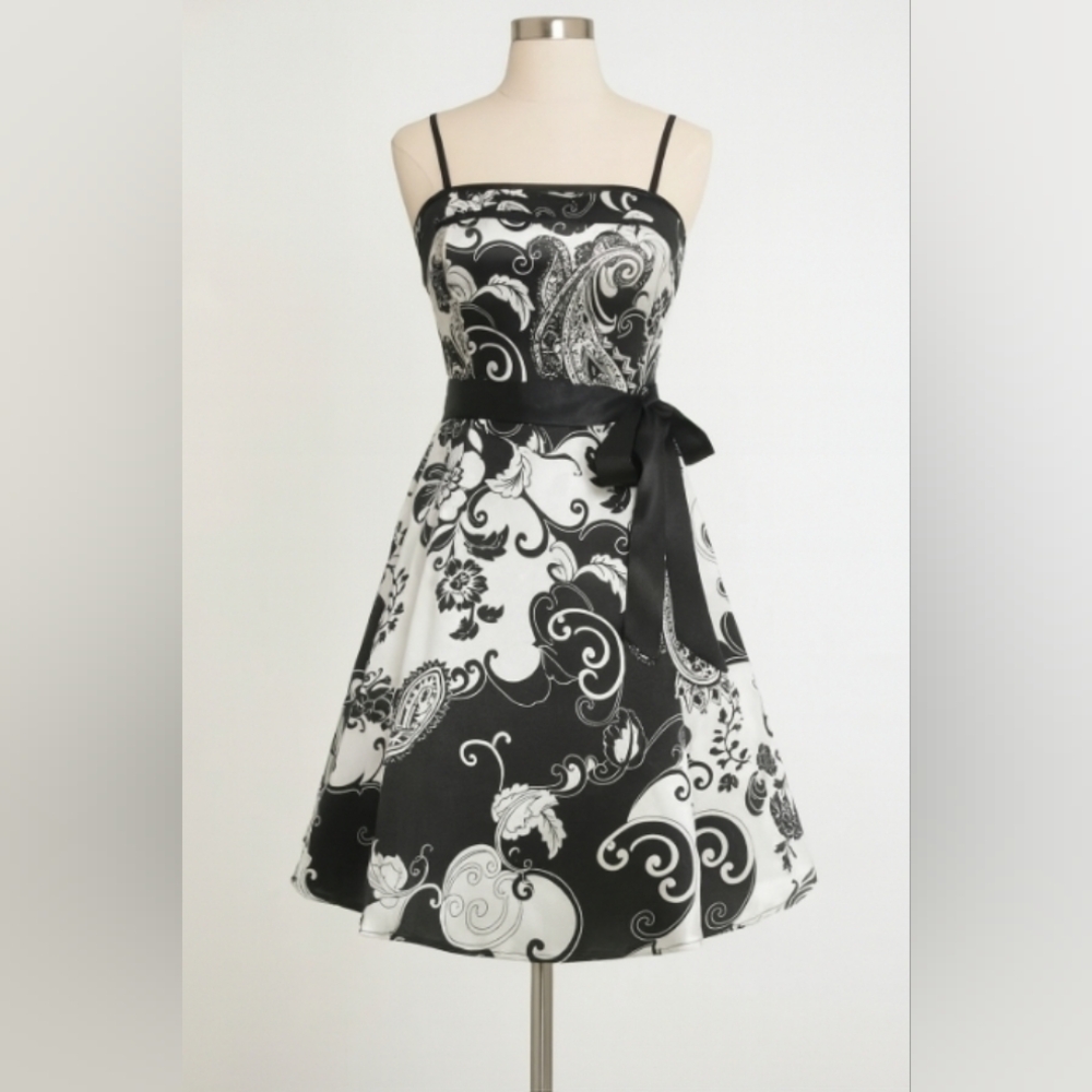 Ruby Rox Women's Black and White Paisley Dress